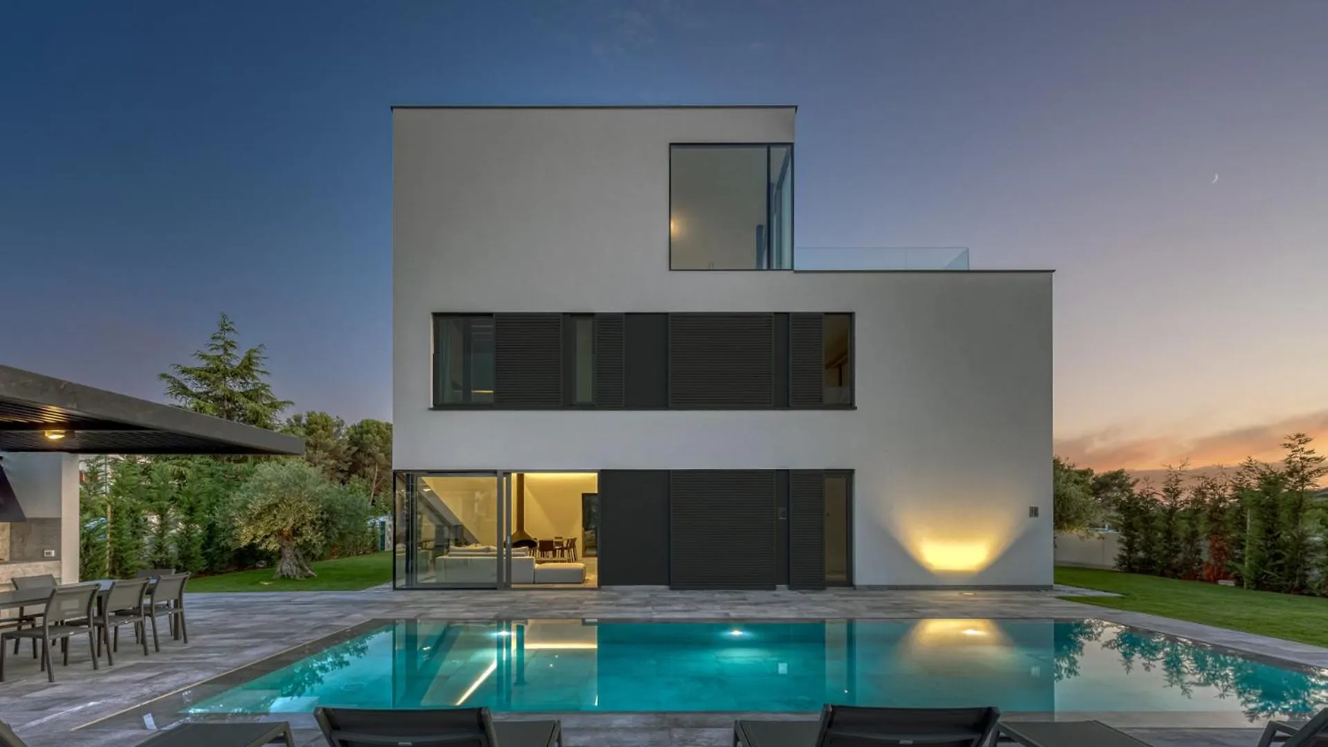 Villa A In Fazana For 8 Plus 2 Persons With Infinity Pool Only 100 Meters From The Sea