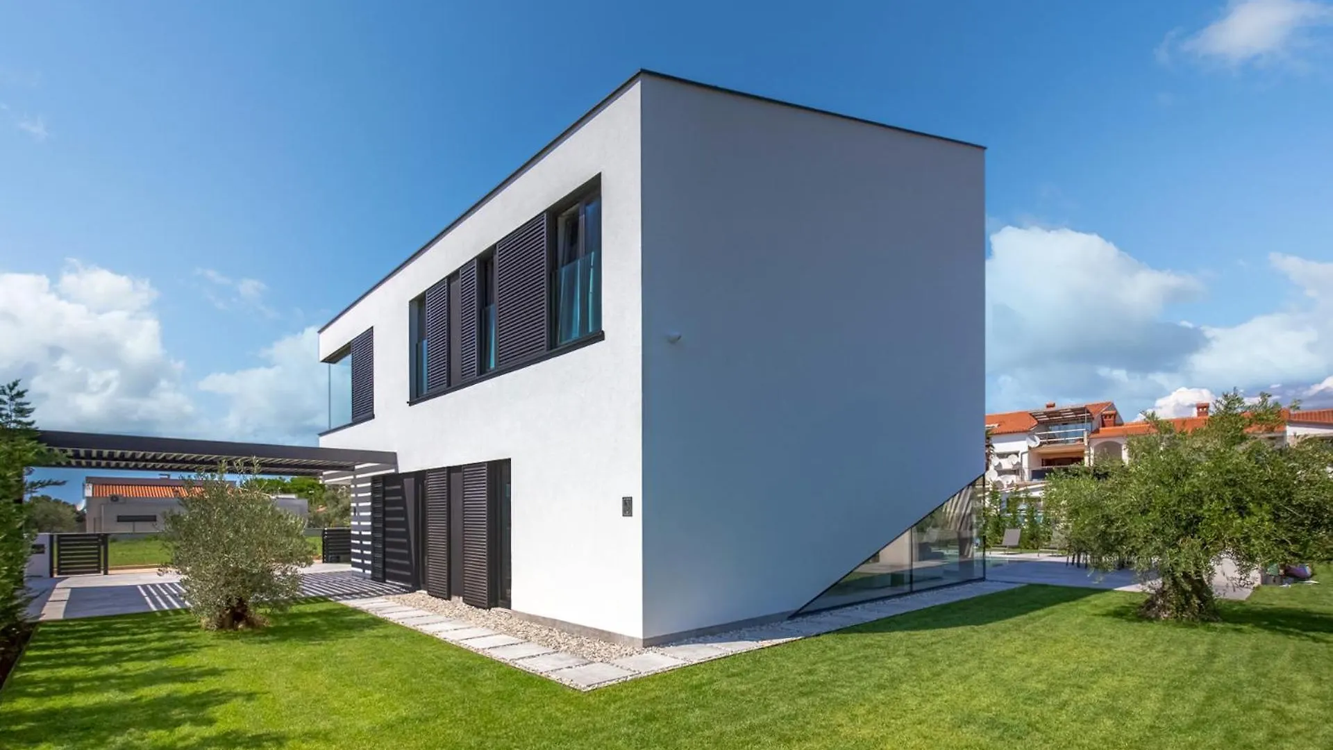 Villa A In Fazana For 8 Plus 2 Persons With Infinity Pool Only 100 Meters From The Sea Croatia