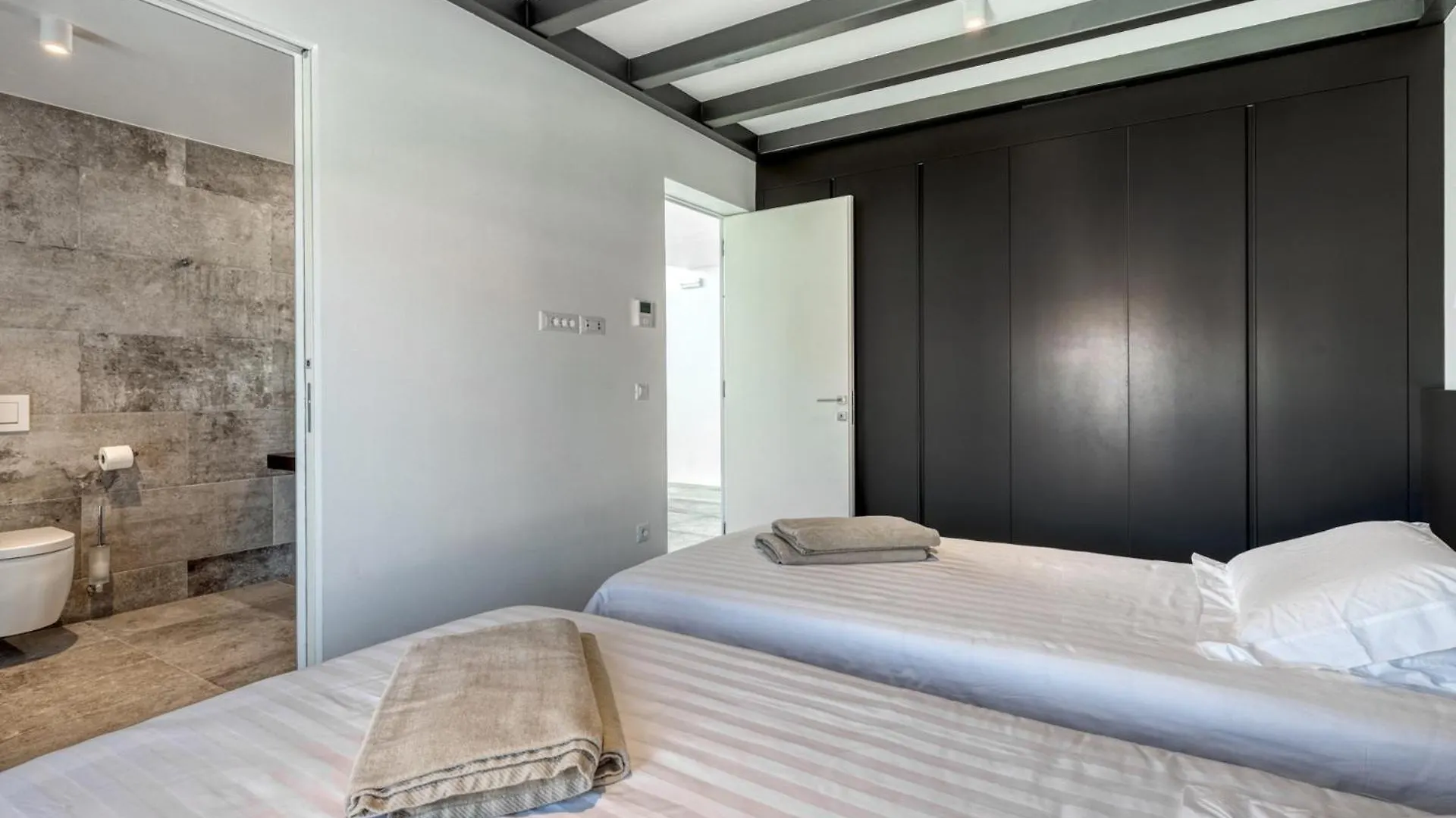 Villa A In Fazana For 8 Plus 2 Persons With Infinity Pool Only 100 Meters From The Sea Croatia