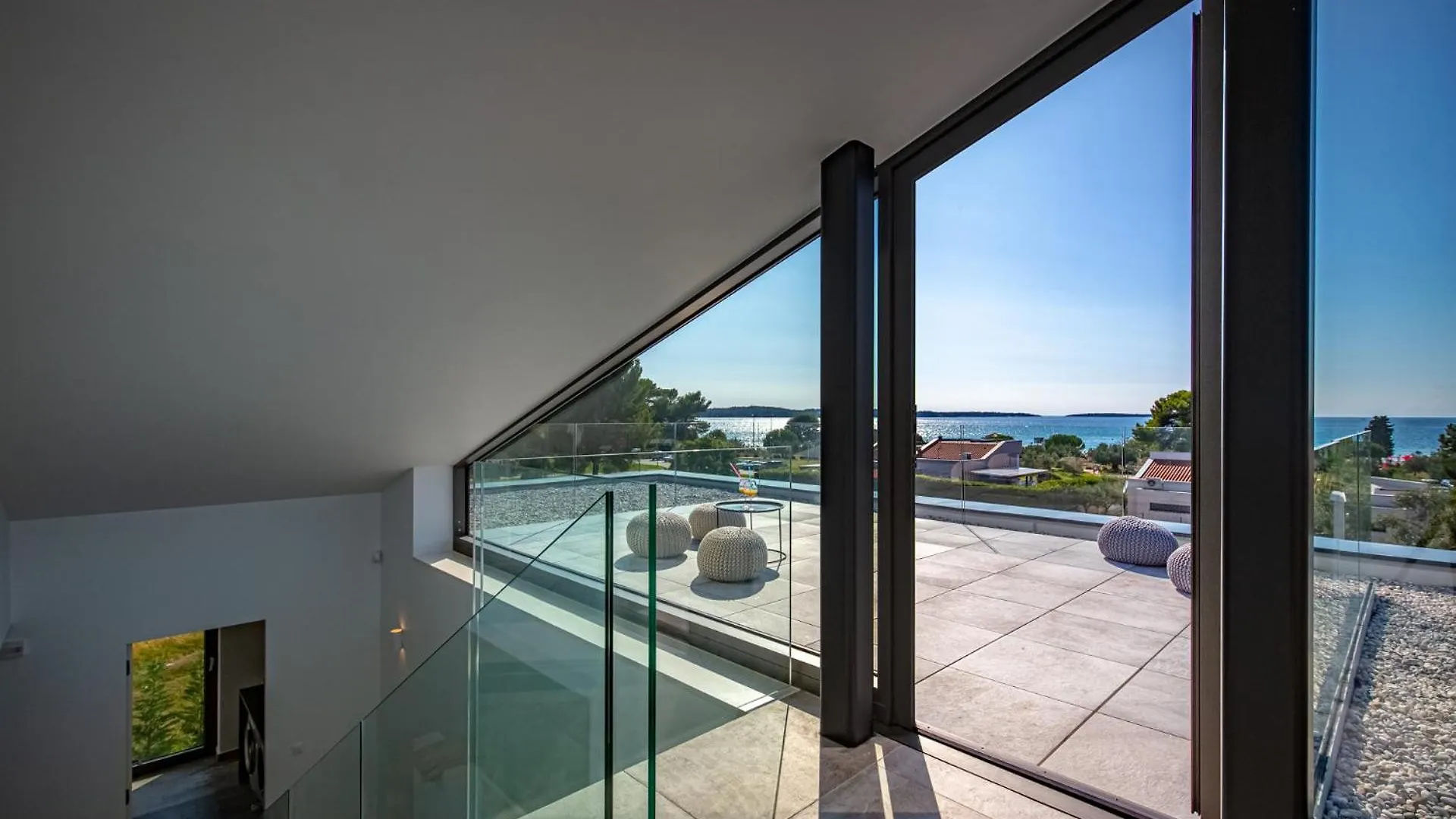 Villa A In Fazana For 8 Plus 2 Persons With Infinity Pool Only 100 Meters From The Sea