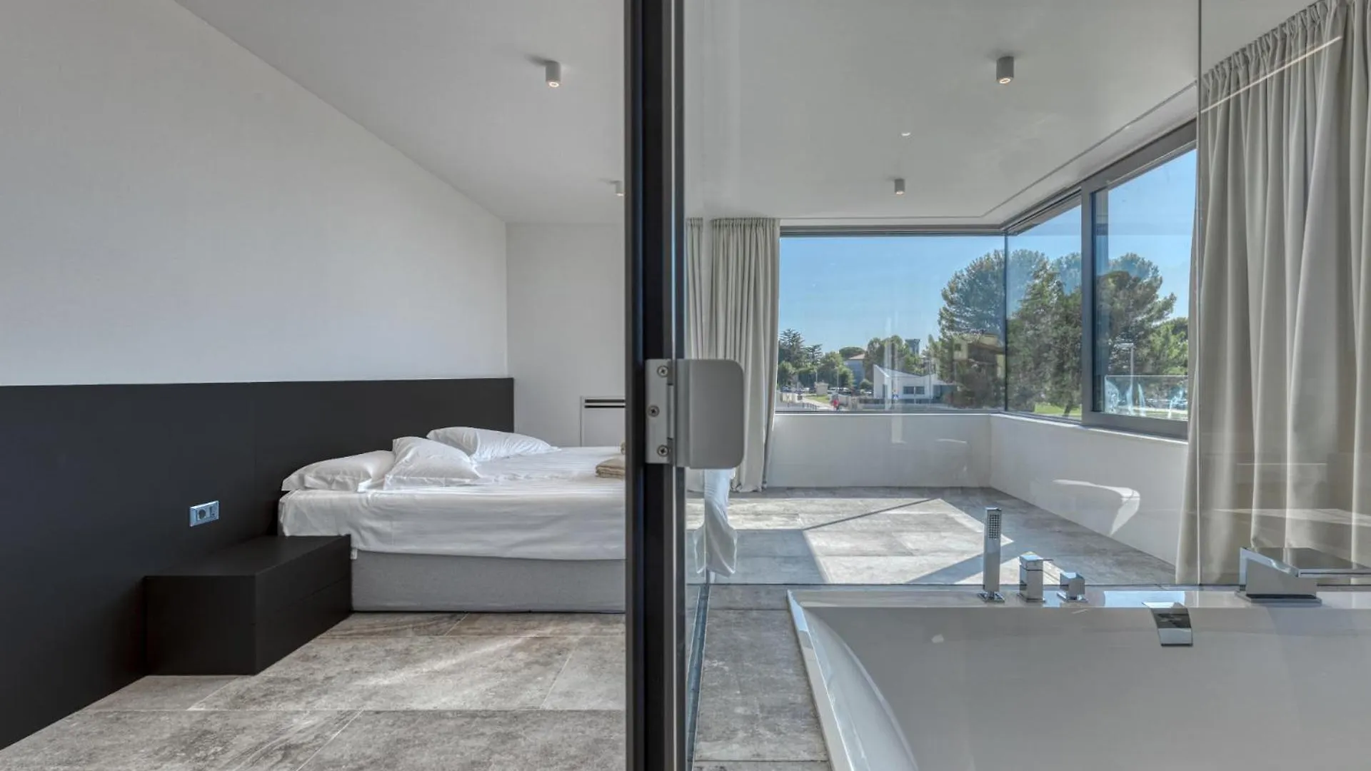 Villa A In Fazana For 8 Plus 2 Persons With Infinity Pool Only 100 Meters From The Sea Croatia