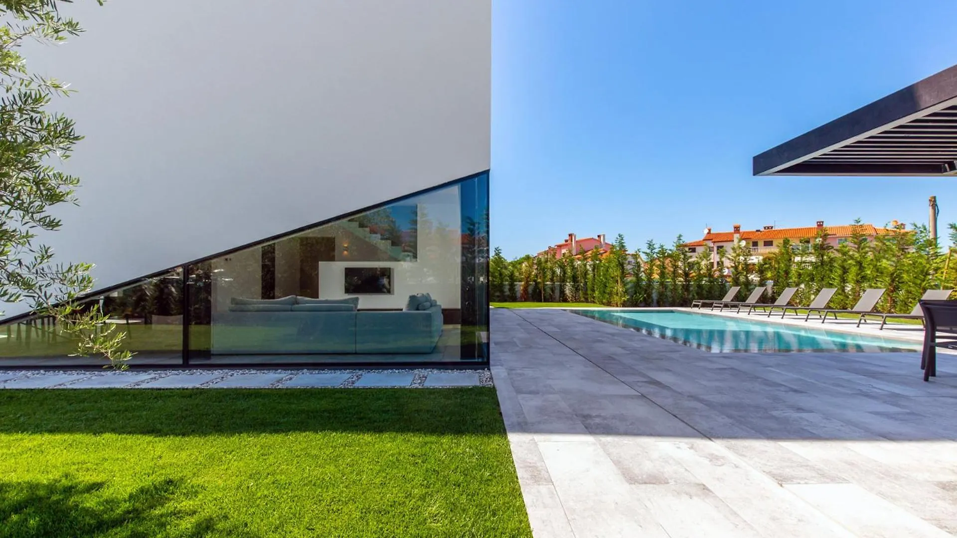 Villa A In Fazana For 8 Plus 2 Persons With Infinity Pool Only 100 Meters From The Sea 0*,  Croatia