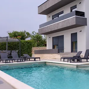 Luksuzni Asi S Bazenom Apartament